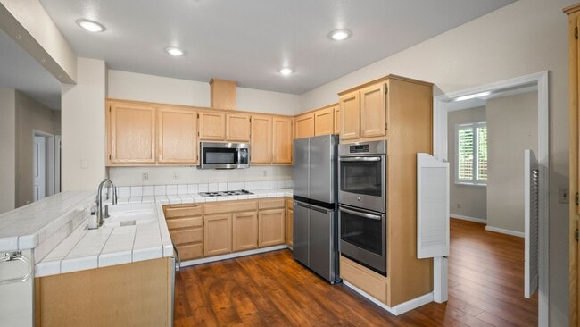 Building Photo - 4 BR/3BA Home in Laurel Creek with Park-Li...