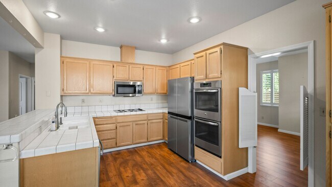 Building Photo - 4 BR/3BA Home in Laurel Creek with Park-Like Backyard!