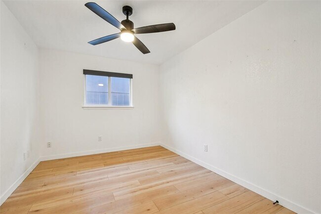 Building Photo - 12907 Water Mill Cove