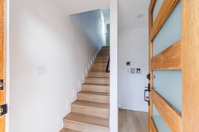 Building Photo - 13461 Beach Ave