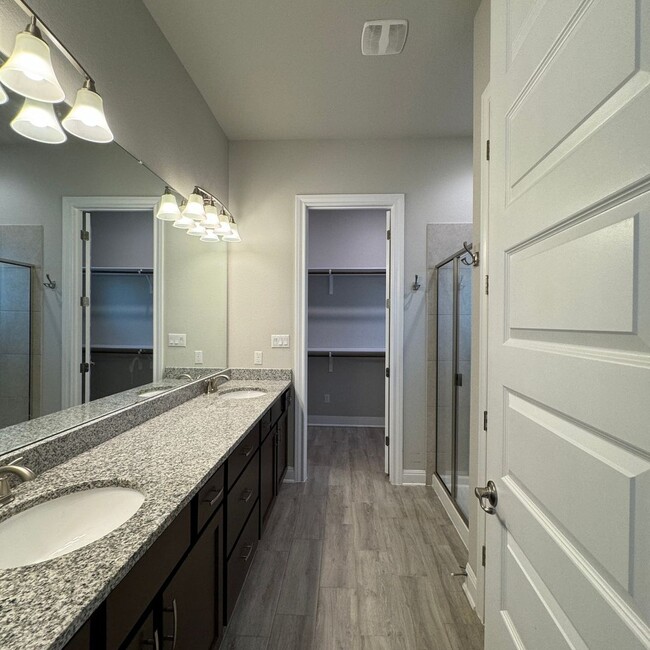 Building Photo - 3750 E Palm Valley Blvd