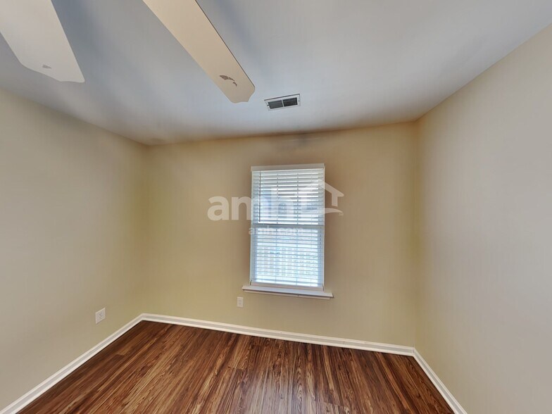 Building Photo - 1005 Matheus Dr
