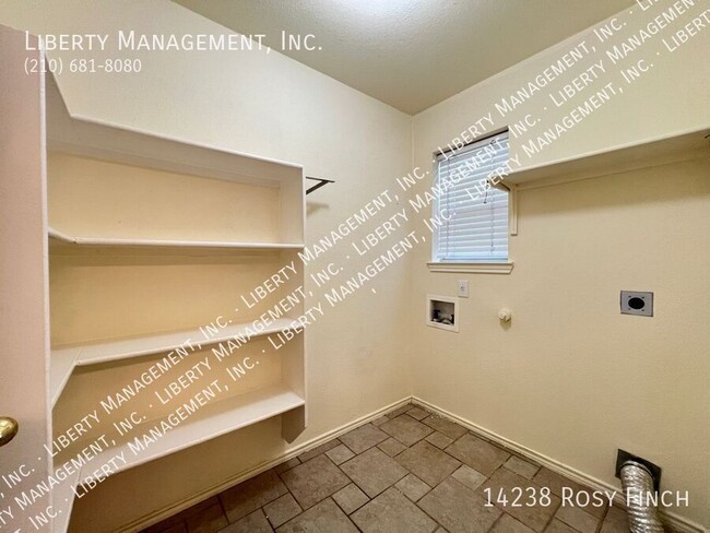 Building Photo - Roomy 4 bed, 2.5 bath on a cul-de-sac!