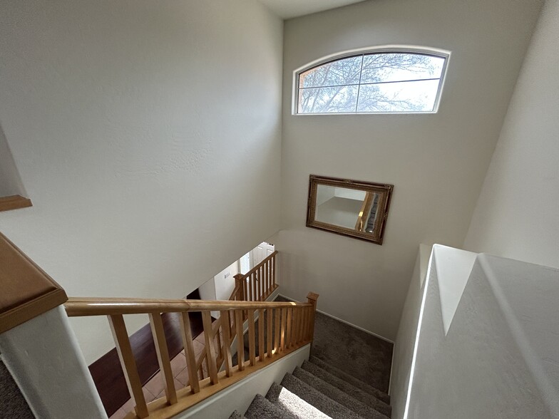 Building Photo - 9885 S La Rosa Dr
