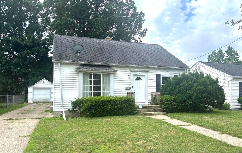 Primary Photo - 1401 Loraine Ave