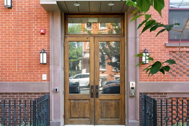 Building Photo - 231 1st St