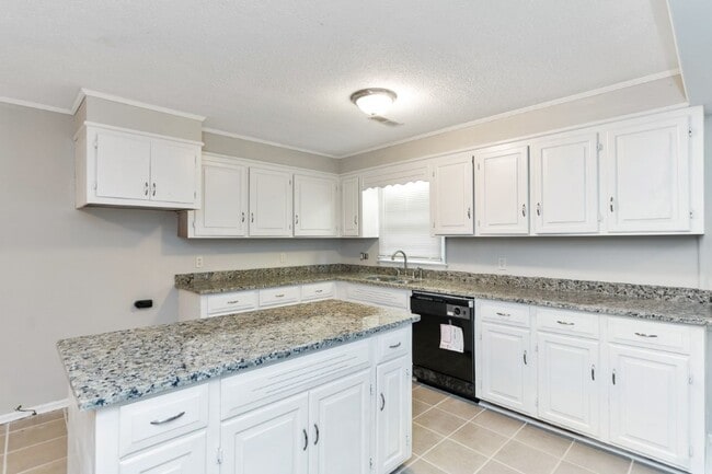 Building Photo - Hot Listing! Modern 3BR/2BA in Talladega –...