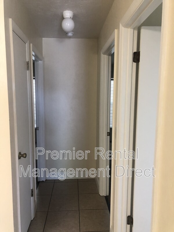 Building Photo - 1306 Shady Terrace