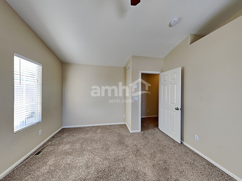 Building Photo - 23955 E Arizona Pl