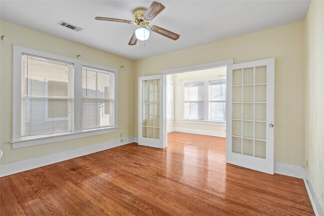 Building Photo - 401 W Clay St