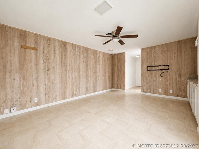 Building Photo - 10873 Magnolia St