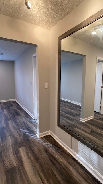 Building Photo - Newly Renovated Duplex for Rent