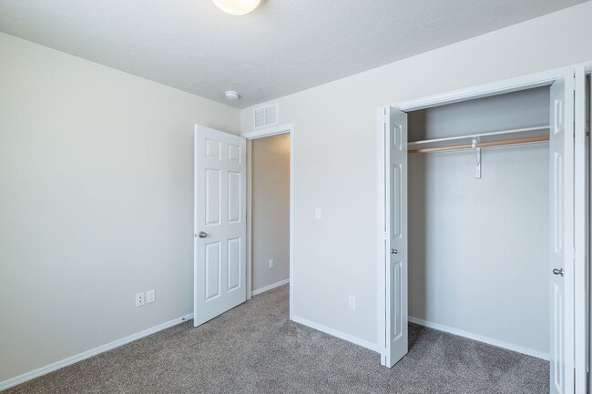 Building Photo - 3 bed 2 bath home