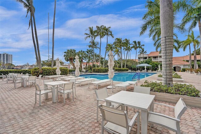 Building Photo - 3610 Yacht Club Dr