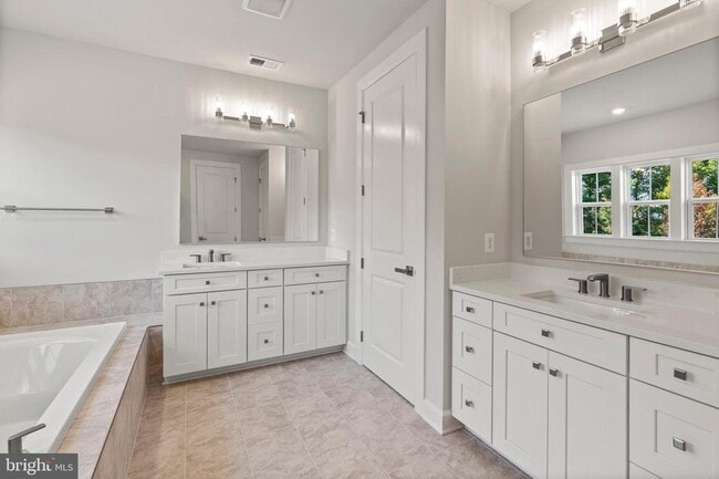 Building Photo - 1448 Lavender Clf Wy