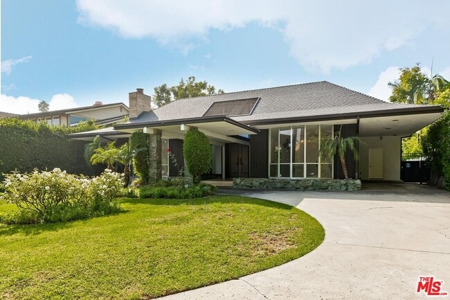 Primary Photo - 719 N Bedford Dr