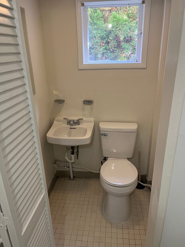 Building Photo - 1206 S 23rd St