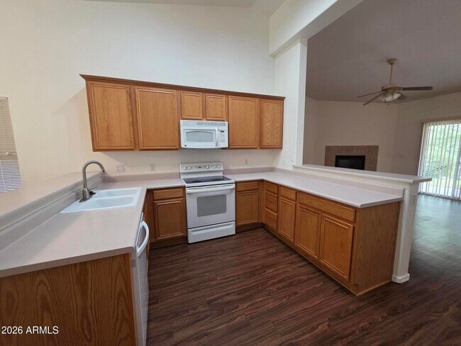 Building Photo - 1825 W Desert Willow Dr
