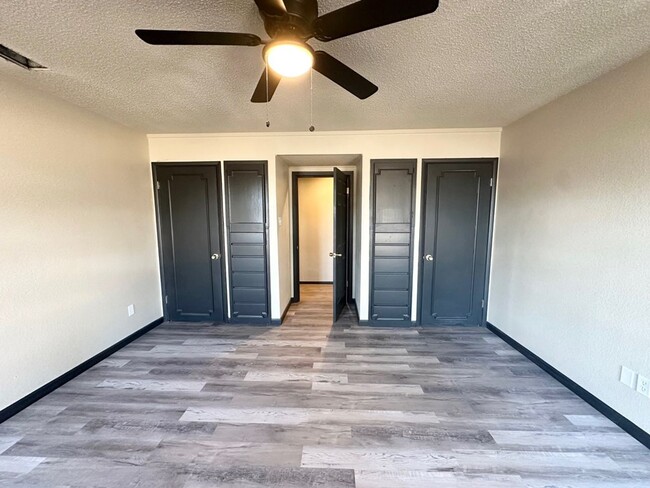 Building Photo - 5 Bedroom 3.5 Bath Ready to Rent ASAP!