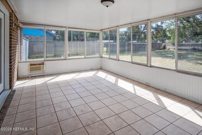 Building Photo - 7650 Cranberry Ln S