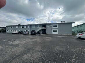 Building Photo - Renovated Treasure Island 1BR Condo - Steps to the Beach!