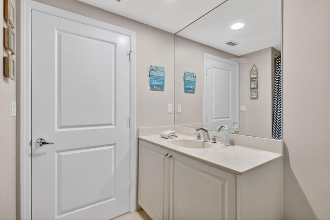 Building Photo - 415 NW Flagler Ave