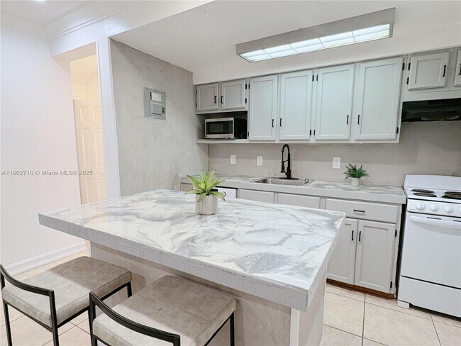 Building Photo - 1726 Thomas St