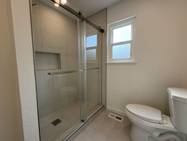 Building Photo - 3532 Rollingside Dr