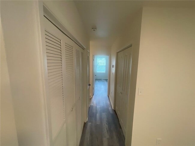 Building Photo - 246 Pinetree Cir
