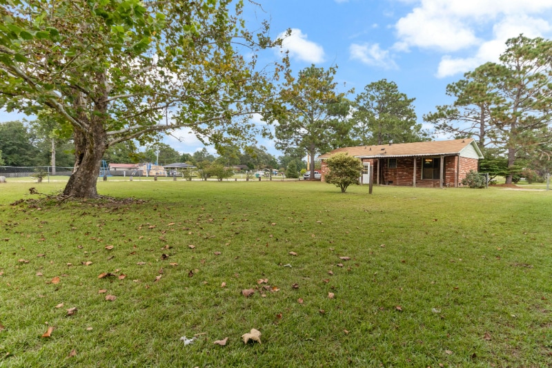 Building Photo - 6118 Lexington Dr