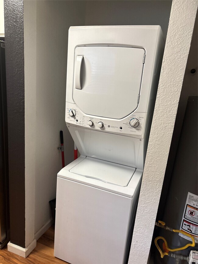 Building Photo - 2201 Nettleton St