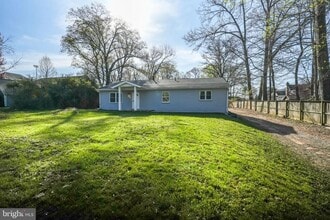 Building Photo - 8665 Center Rd