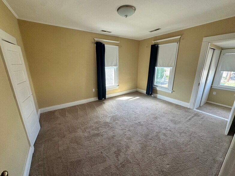 Building Photo - 2641 1/2 Collis Ave