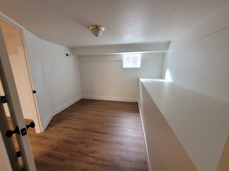 Building Photo - 1574 SE Sherrett Street