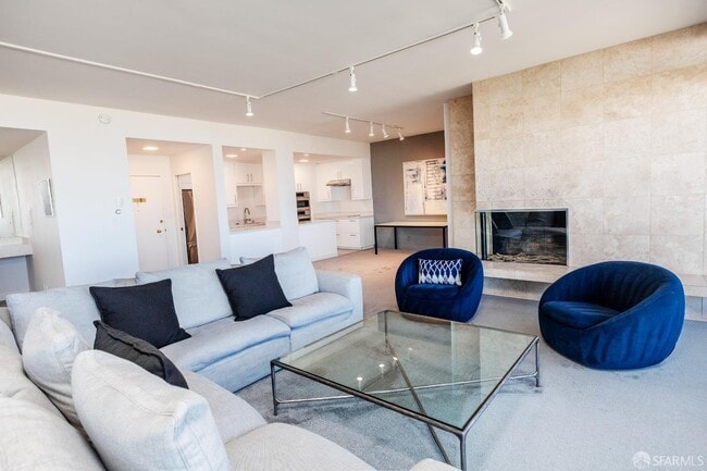 Building Photo - 2200 Sacramento St