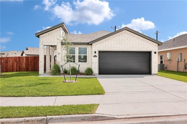 Primary Photo - 2600 N Day Lily Ave