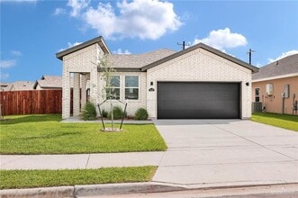 Building Photo - 18 N Day Lily Ave