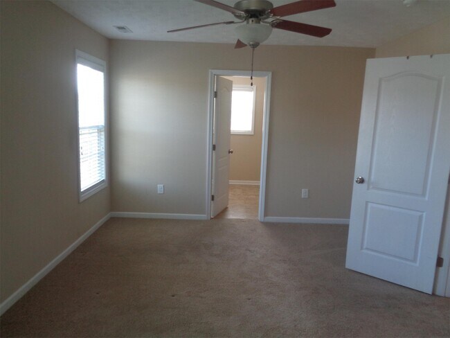 Building Photo - 184 Roanoke Dr