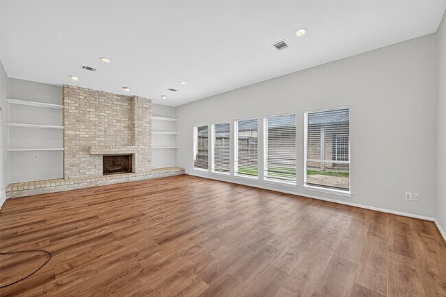 Building Photo - 10815 Shawnbrook Dr