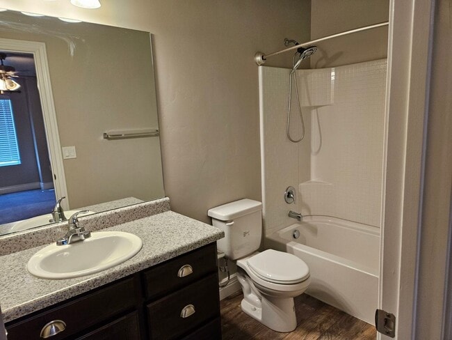 Building Photo - Charming 3 Bed, 2.5 Bath in Tooele