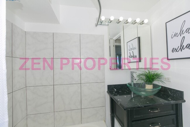 Building Photo - furnished 1 bedroom, 1 bath unit at Island Colony for rent.