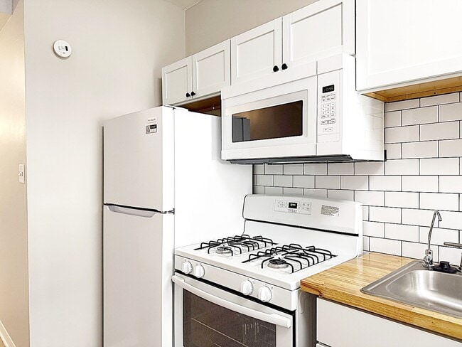 Building Photo - 902 W Margate Terrace