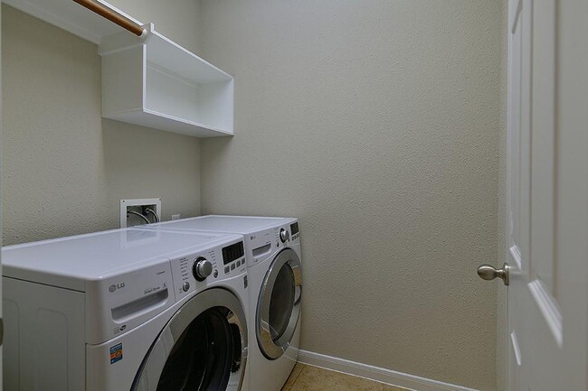 Building Photo - 35 Ebony Oaks Pl
