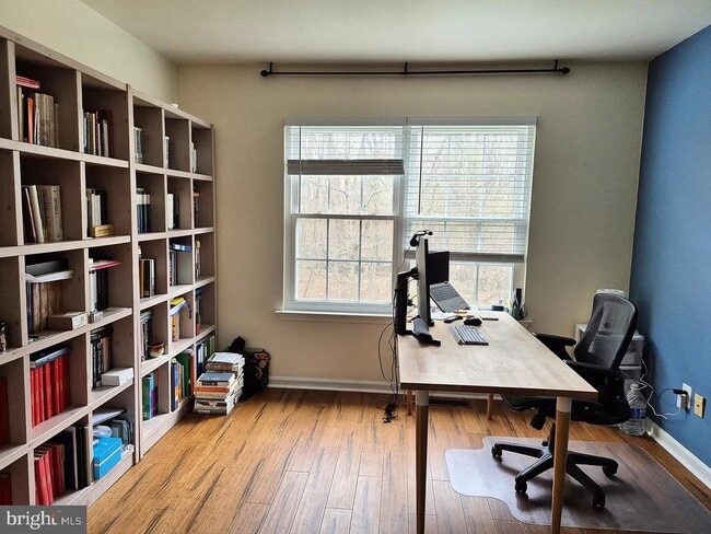 Building Photo - 262 Tulip Tree Ct