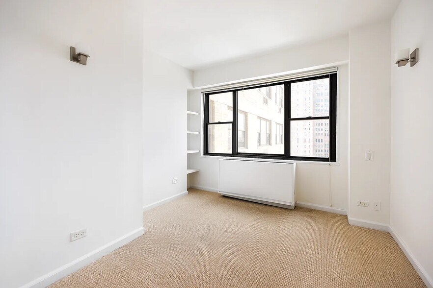 Building Photo - 345 E 80th St
