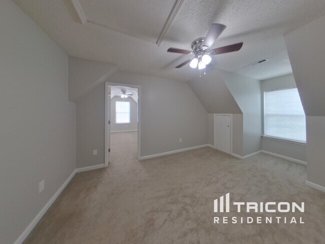 Building Photo - 105 Great Oaks Way