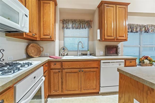 Building Photo - 3504 Llano Tr