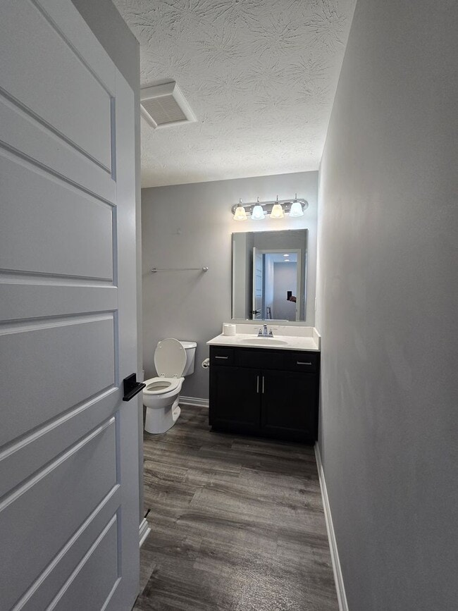 Building Photo - 3 Bed, 2.5 Bath Home in a Great Neighborhood!