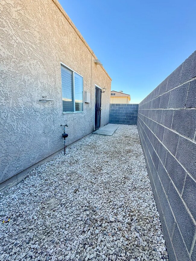 Building Photo - A Cozy 2 bed/ 2 bath home in the heart of Yuma!
