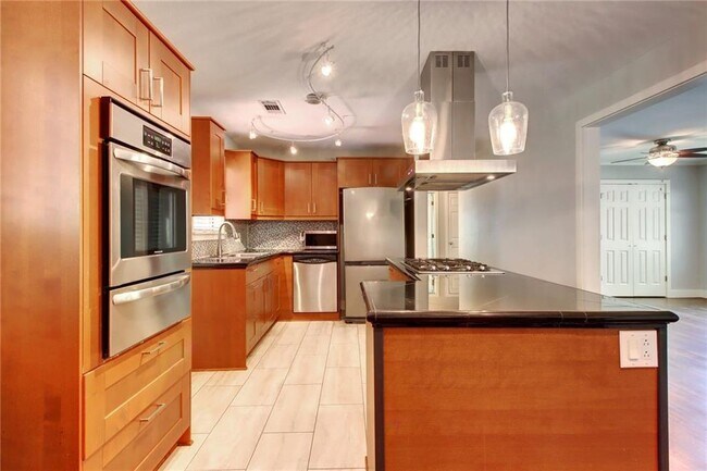 Building Photo - 1408 Ruth Ave